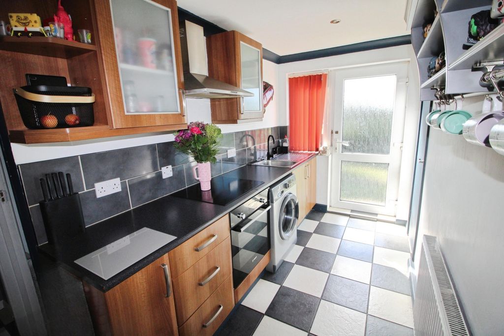 Additional image 4 of 2 bed flat for saleCaenby Road, Scunthorpe DN17