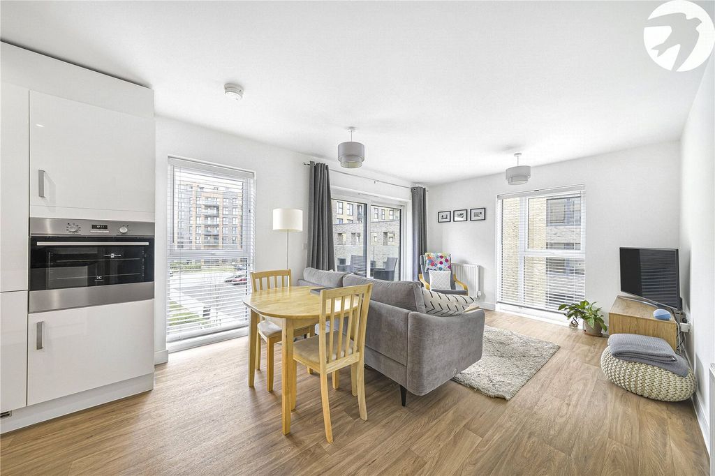 Property photo 3 of 31 Kitchen/Dining