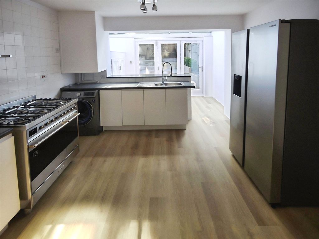 Property photo 2 of 16 Kitchen