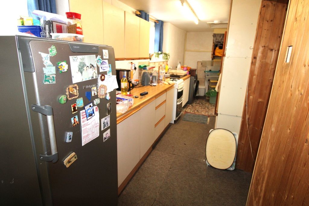 Property photo 2 of 27 Kitchen