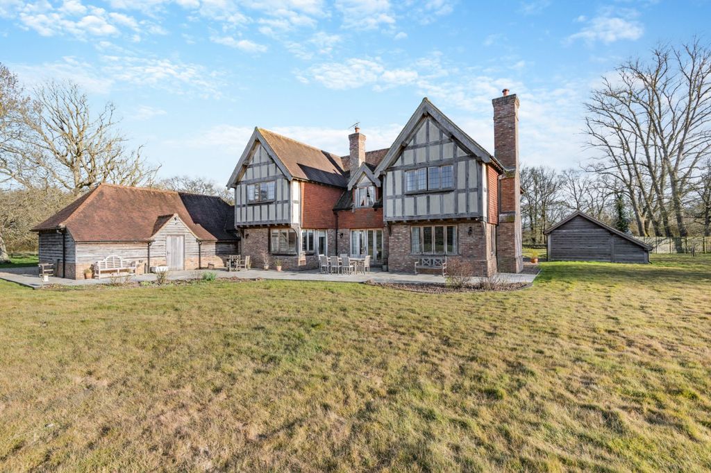 Property photo 1 of 24 Mannering House