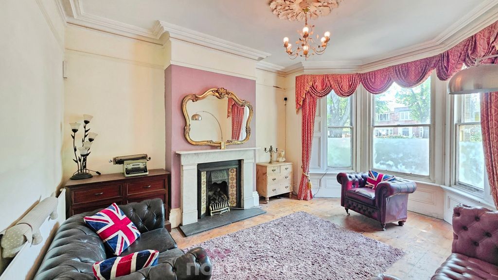 Property photo 2 of 33