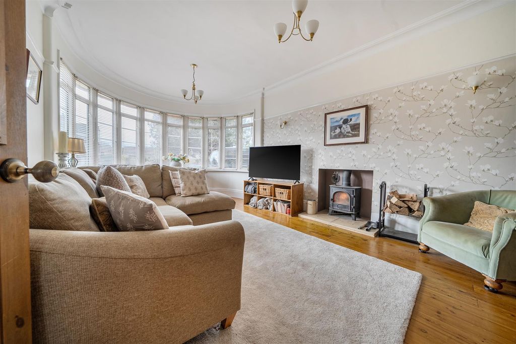 Property photo 3 of 23 1403174-13-697Bdbbe9c165.Jpg