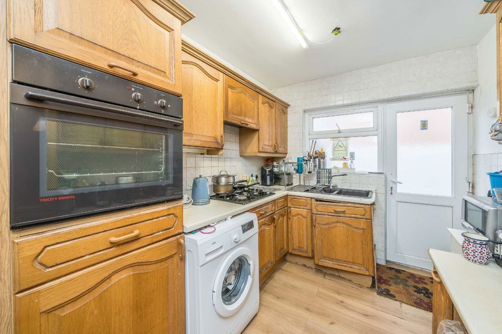 Property photo 3 of 5