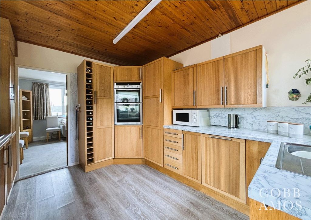 Property photo 2 of 28 High-Res-Ca011.Jpg