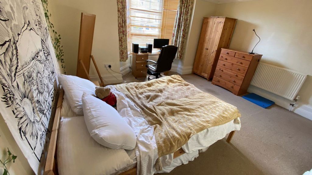 Property photo 3 of 33