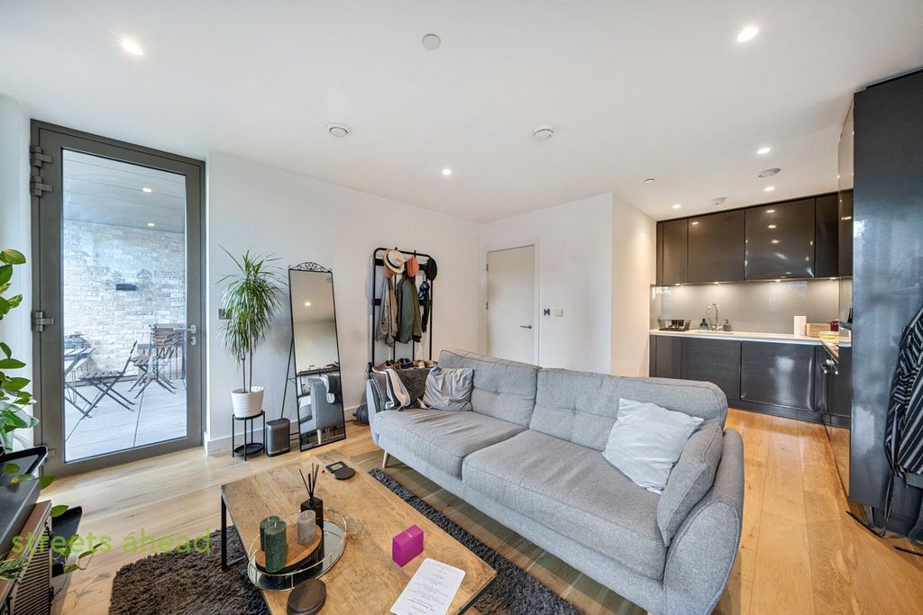 Property photo 1 of 16 c2F20314-d17B-419...