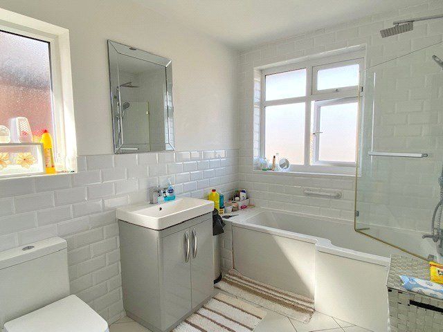 Property photo 3 of 8 Bathroom
