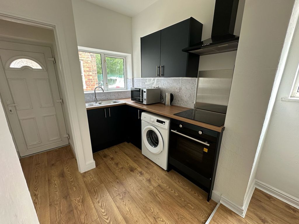 Property photo 3 of 9 Room