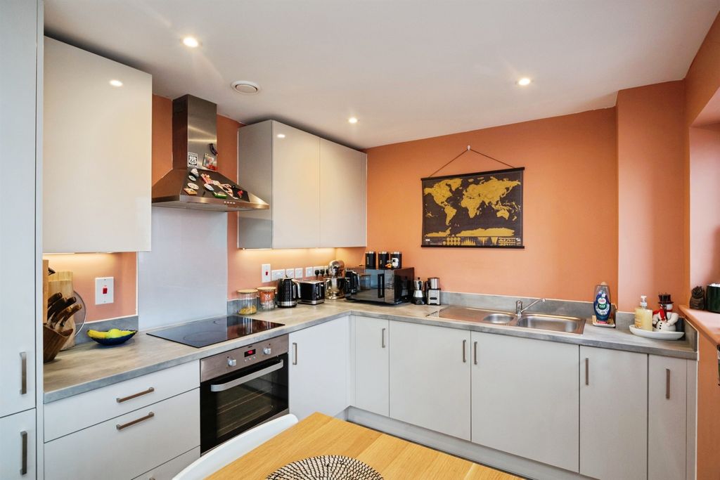 Property photo 3 of 13