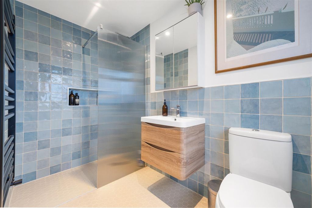 Property photo 2 of 16 Ravenscroft Road-4.Jpg