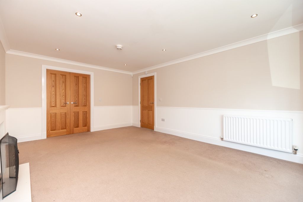 Property photo 3 of 28