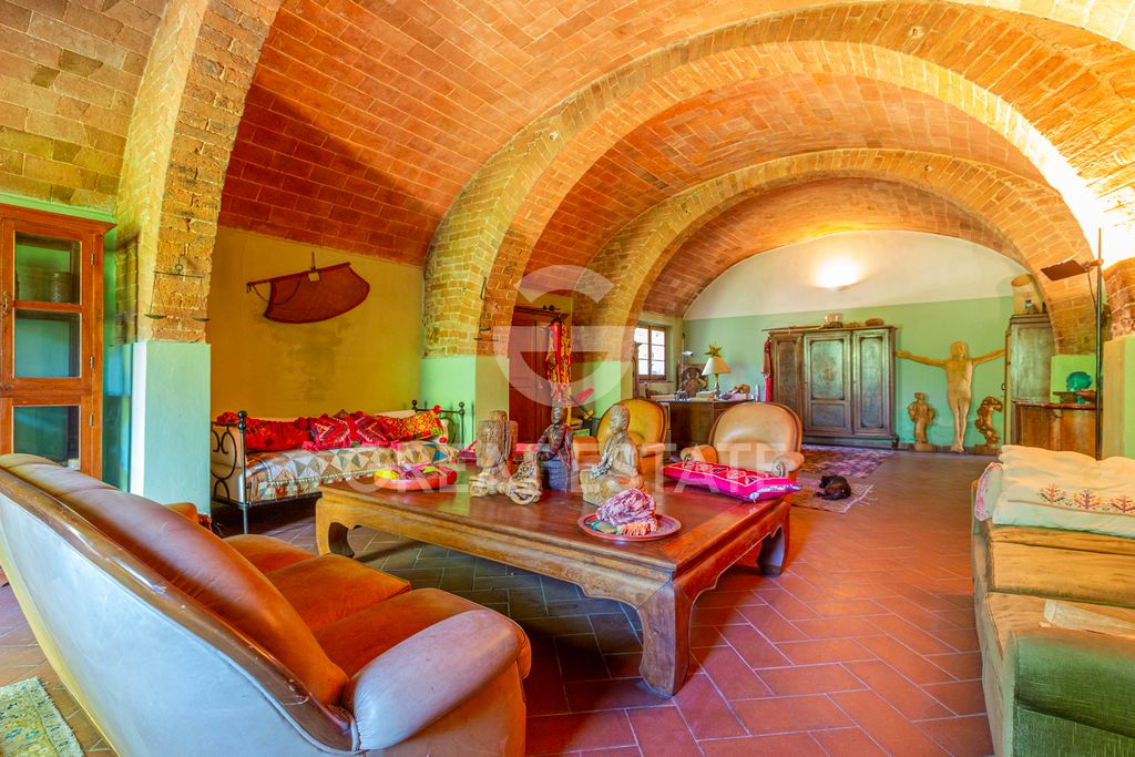 Property photo 2 of 66 Interiors