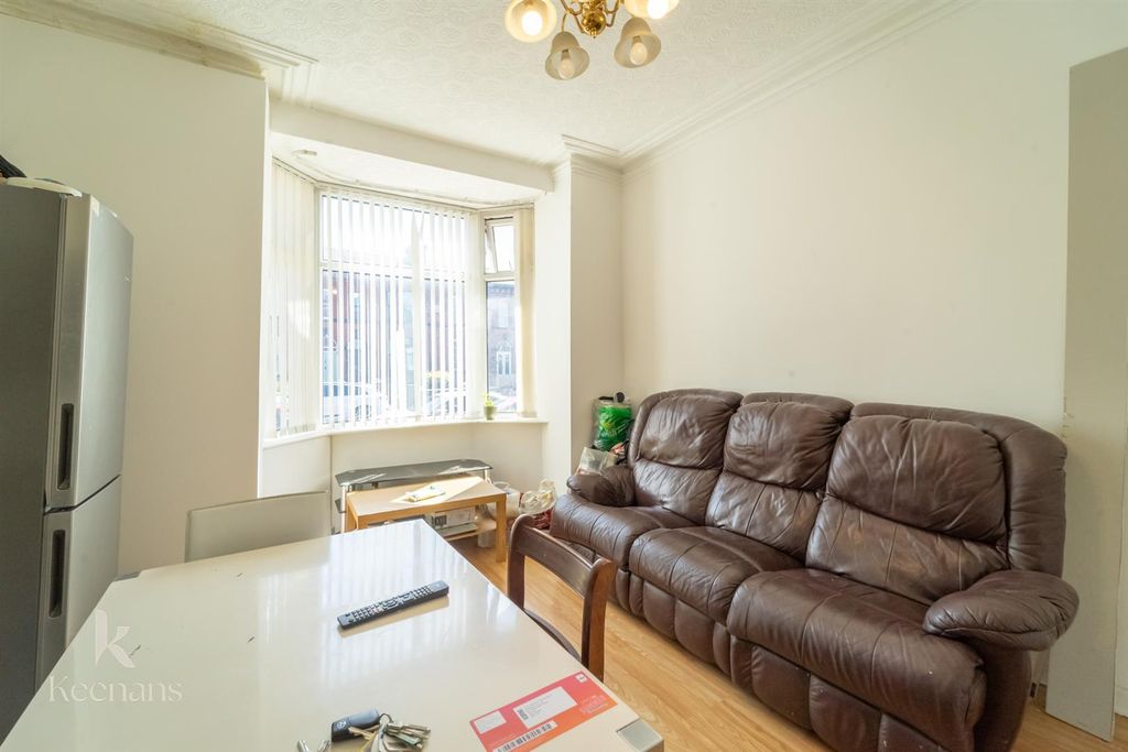 Property photo 1 of 37 Manchester Road-16.Jpg