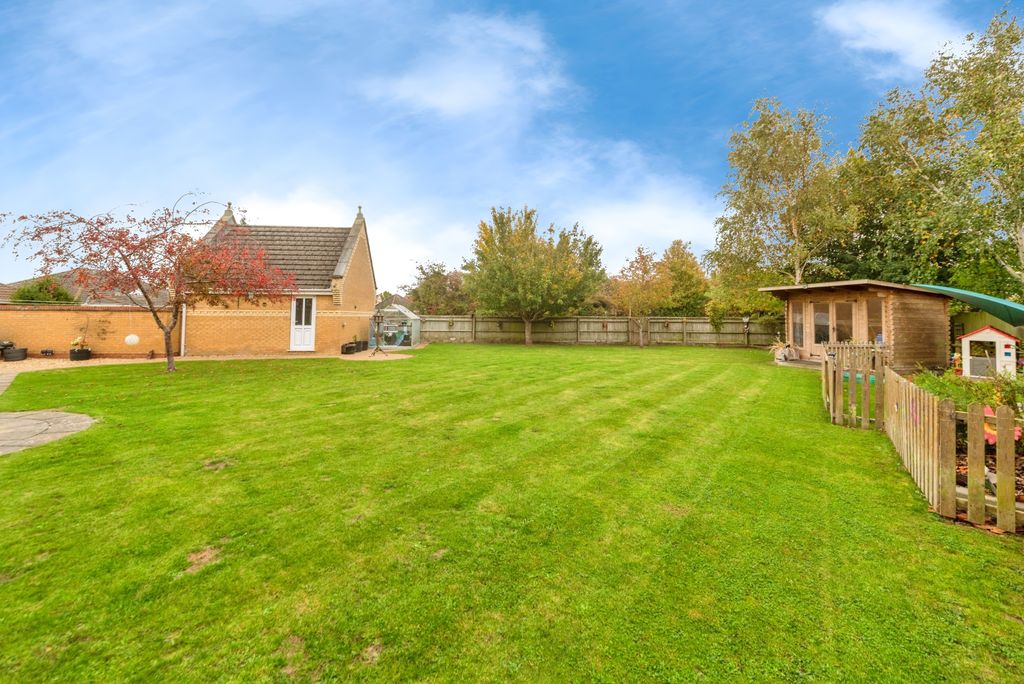 Property photo 3 of 28 18_Oak_Way-42