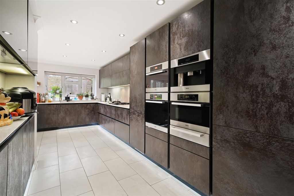 Property photo 3 of 23 11A Bengeworth Road - Yrb0Vgdoggplpgdav03Y.Jpg