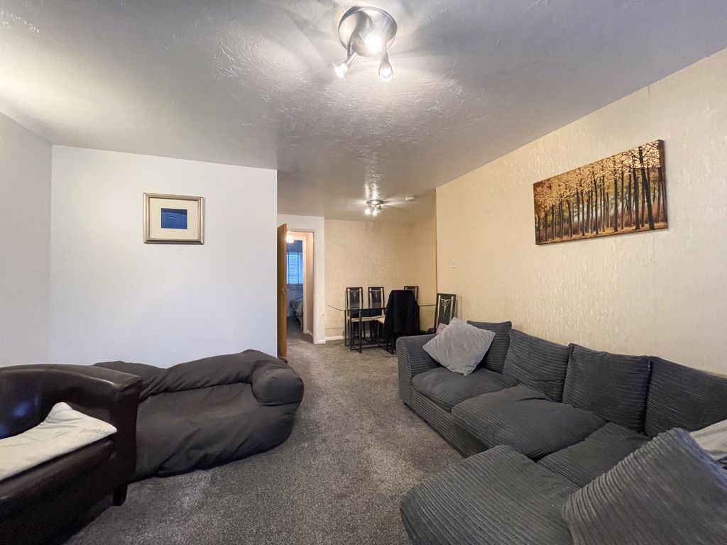 Property photo 2 of 10 4544223