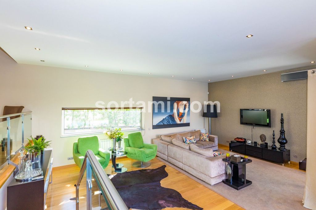 Property photo 3 of 32