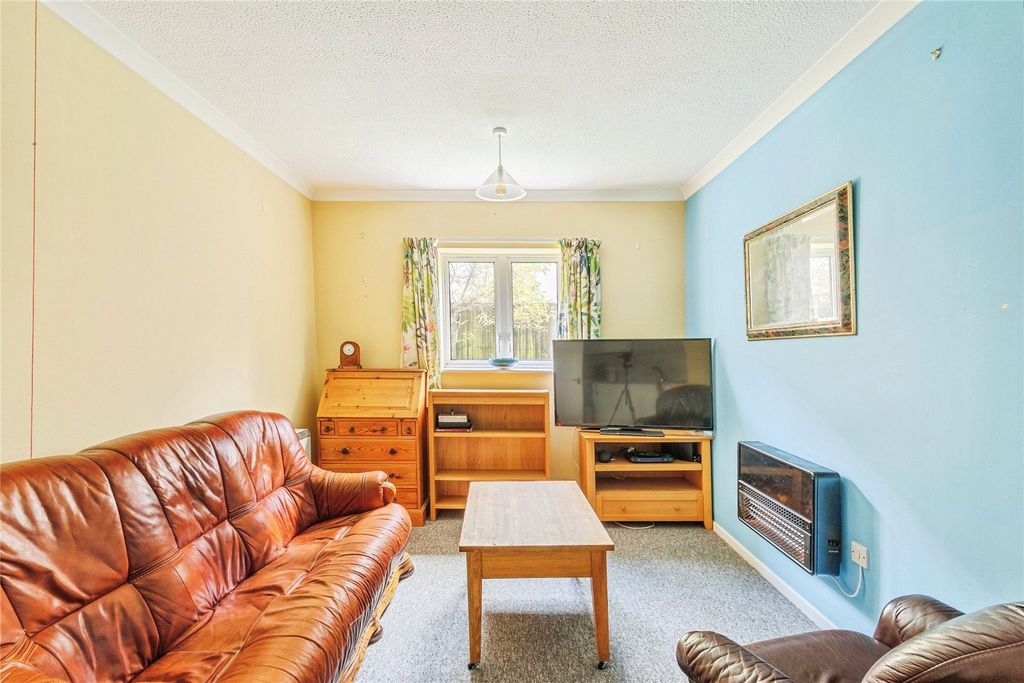 Property photo 3 of 9 Lounge