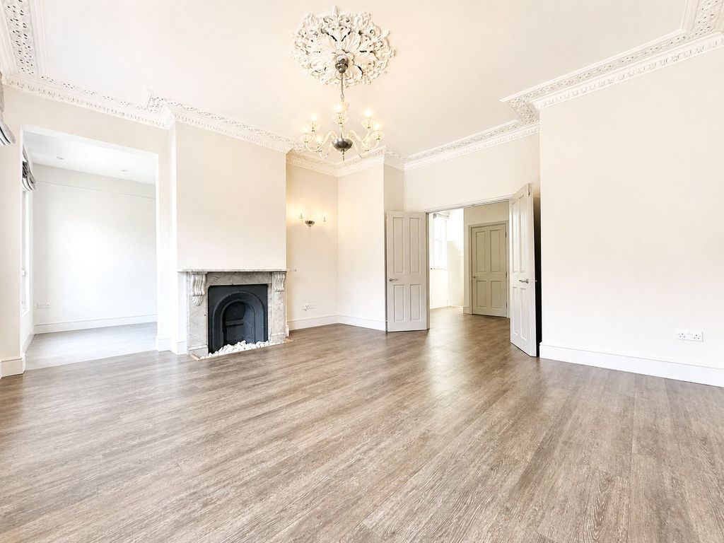 Property photo 3 of 17 Picture No. 02