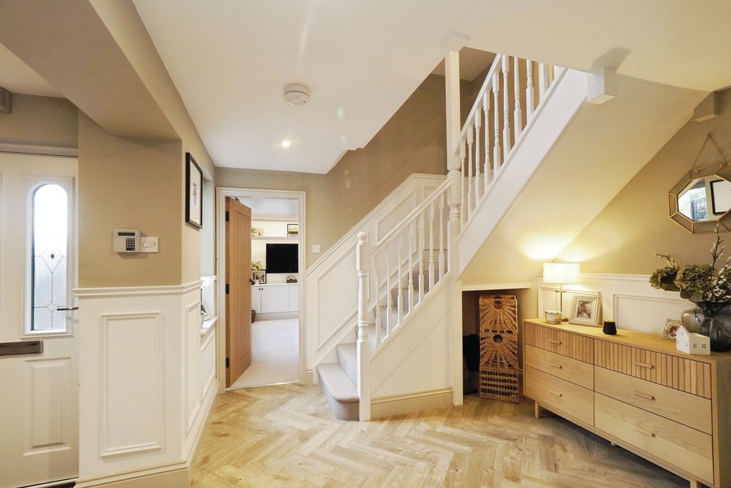 Property photo 2 of 15 Entrance Hall