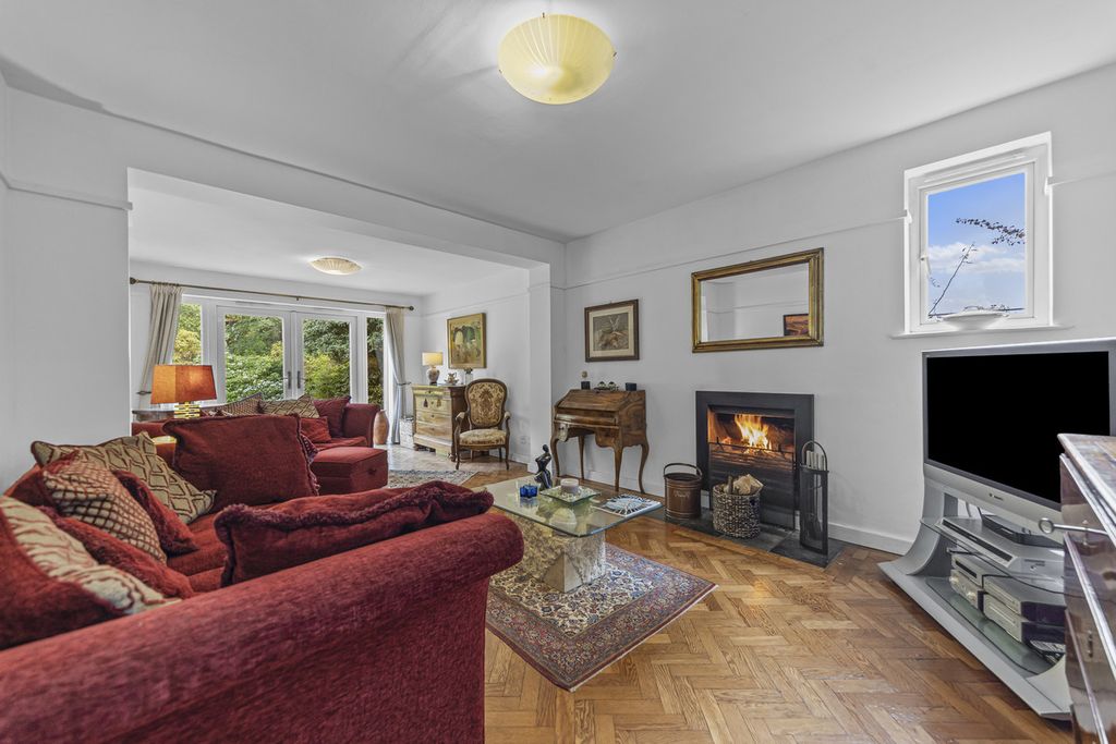 Property photo 2 of 46