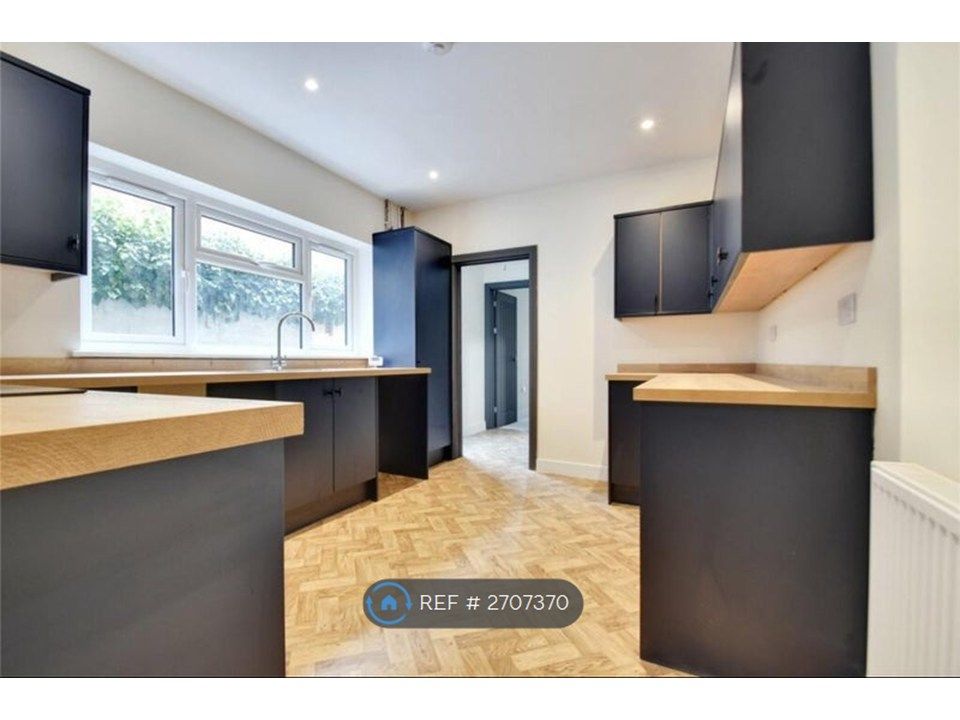 Property photo 1 of 8 Kitchen