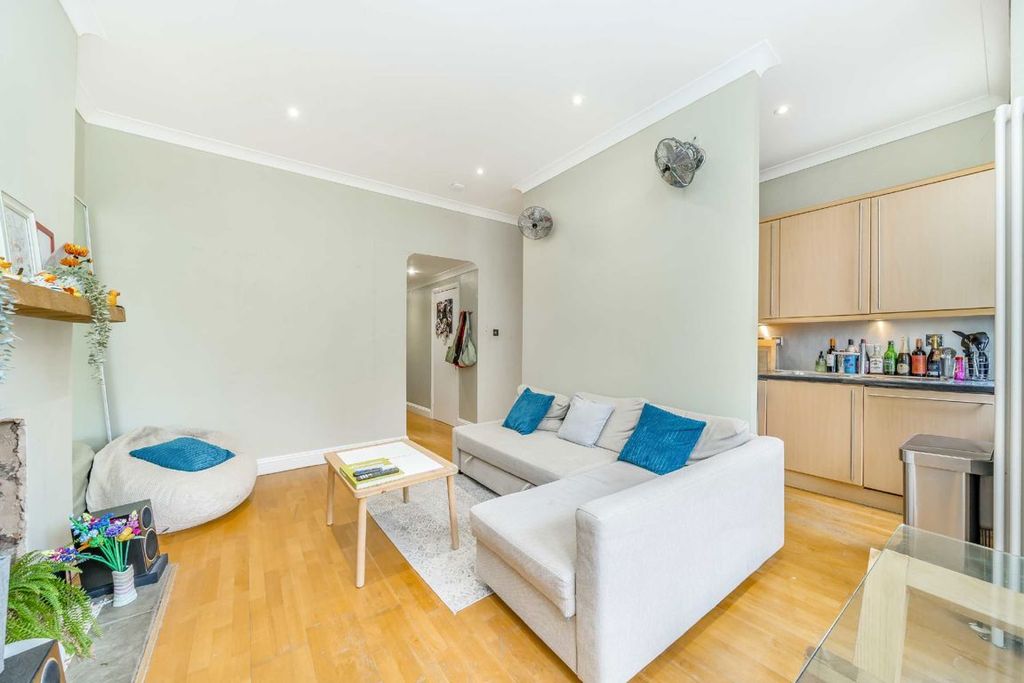 Property photo 3 of 7