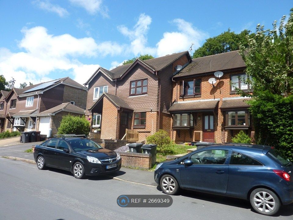 Property photo 1 of 25 Modern Terraced House In Popular Location