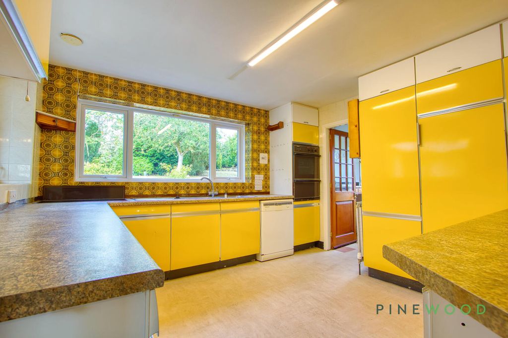 Property photo 3 of 70 Kitchen
