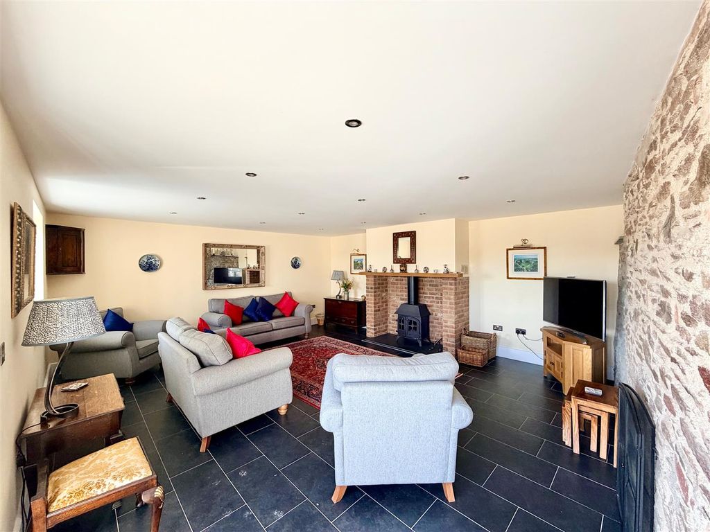 3 bed barn conversion to rentDown Thomas, Plymouth PL9 photo 4