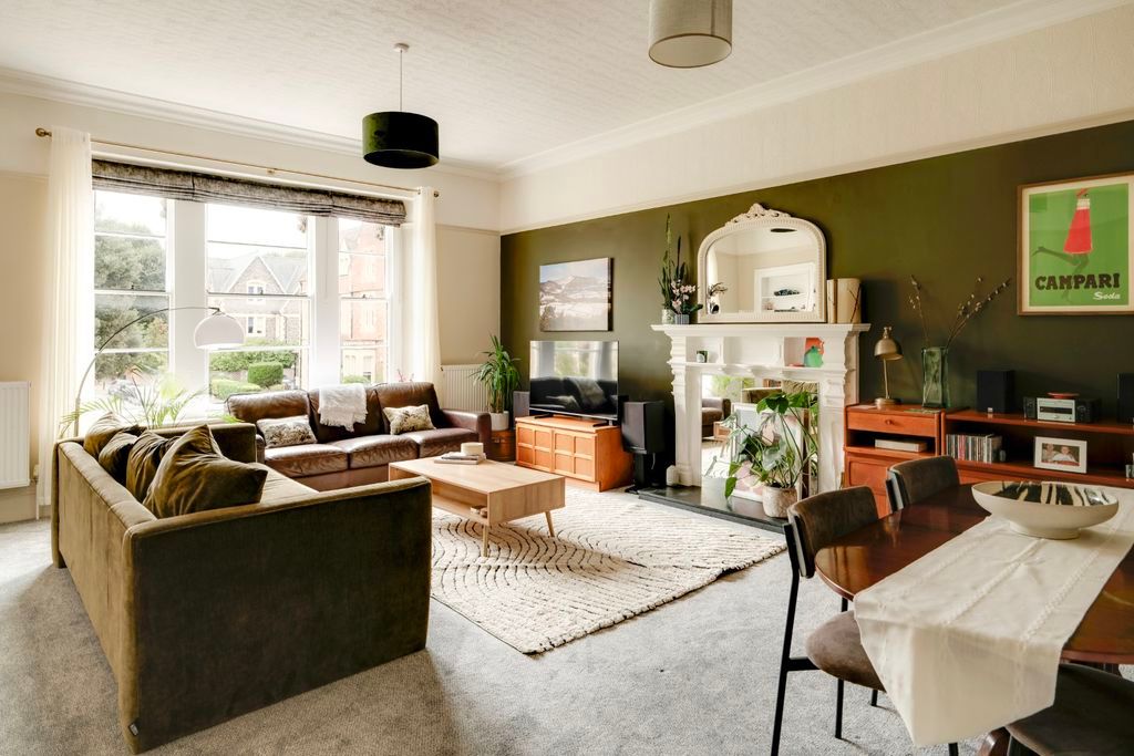Property photo 1 of 18 Sitting/Dining Room