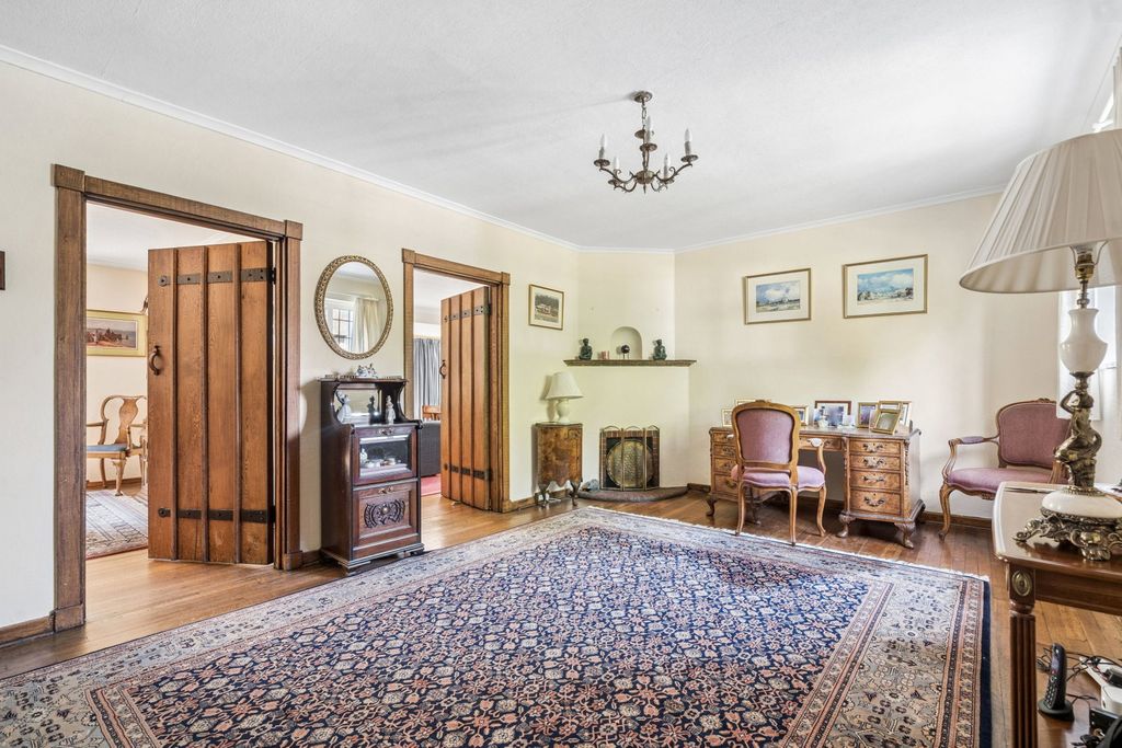 Property photo 3 of 23