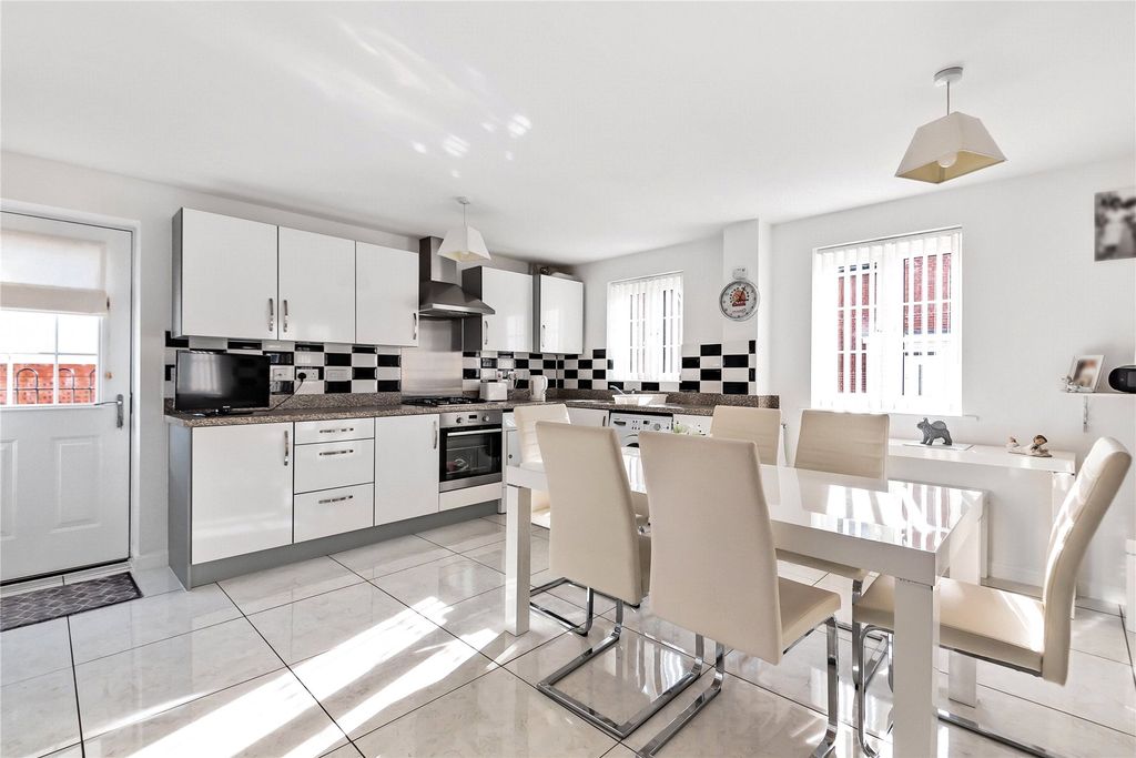 Property photo 3 of 11 Kitchen &amp; Dining Rm