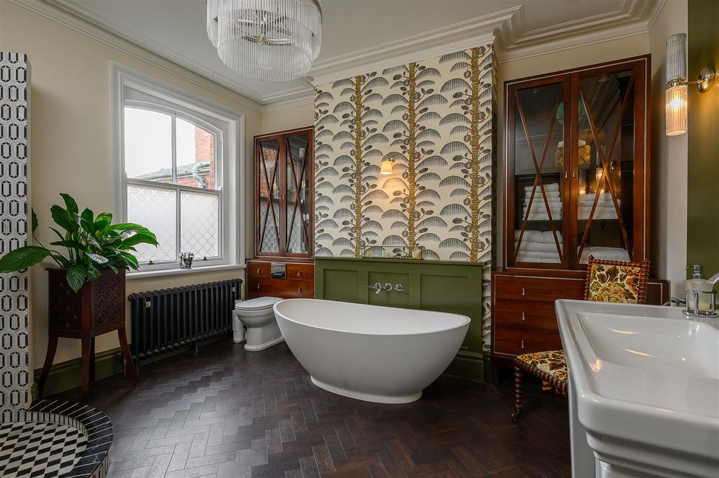 Property photo 3 of 35 Family Bathroom