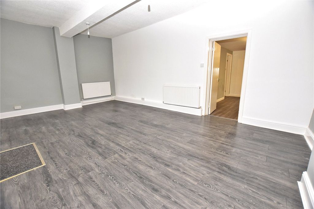 Property photo 2 of 21 Lounge
