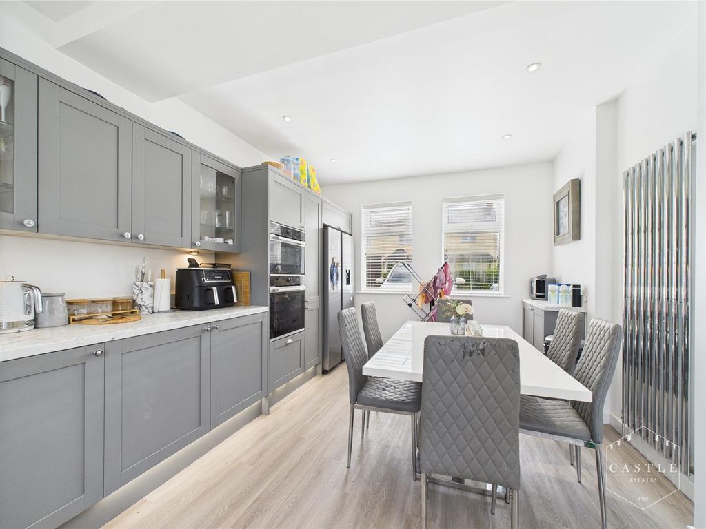 Property photo 3 of 14 Dining Kitchen