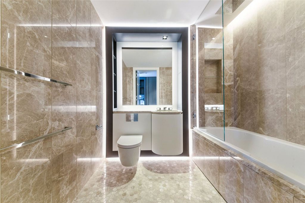 Property photo 3 of 9 Bathroom
