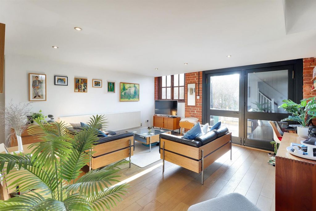 Property photo 1 of 18 Sitting/Dining Room