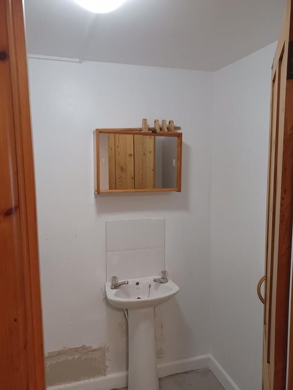 Property photo 3 of 9 Bathroom