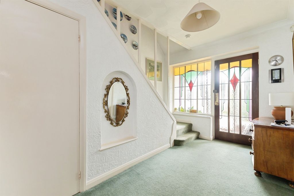 Property photo 3 of 28
