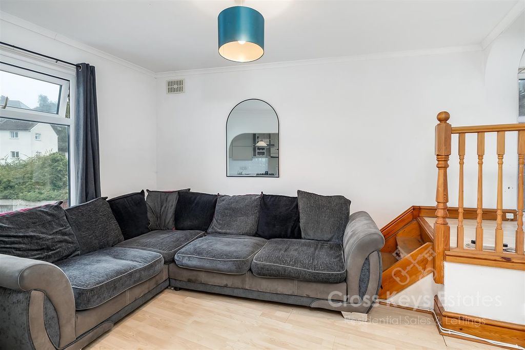 Property photo 3 of 27 Sitting Room