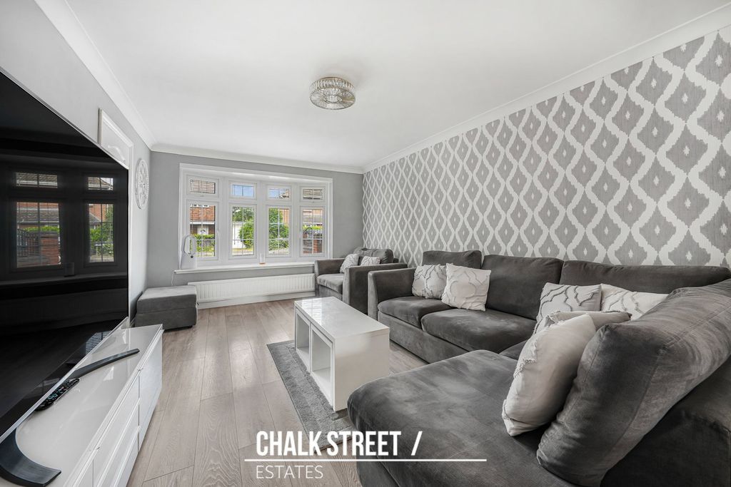 Property photo 3 of 33