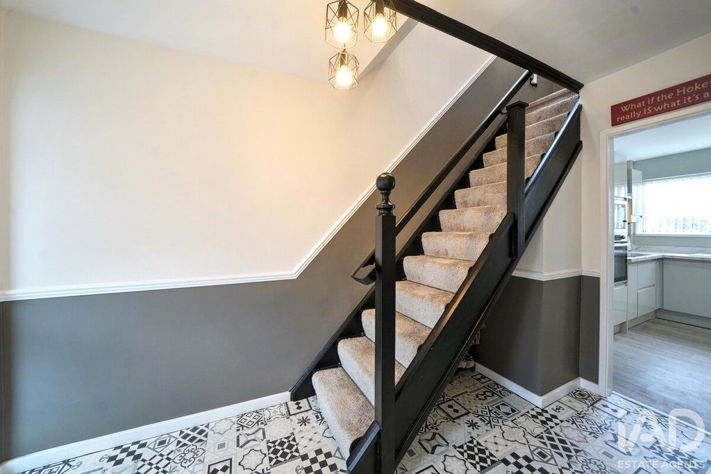 Property photo 2 of 34