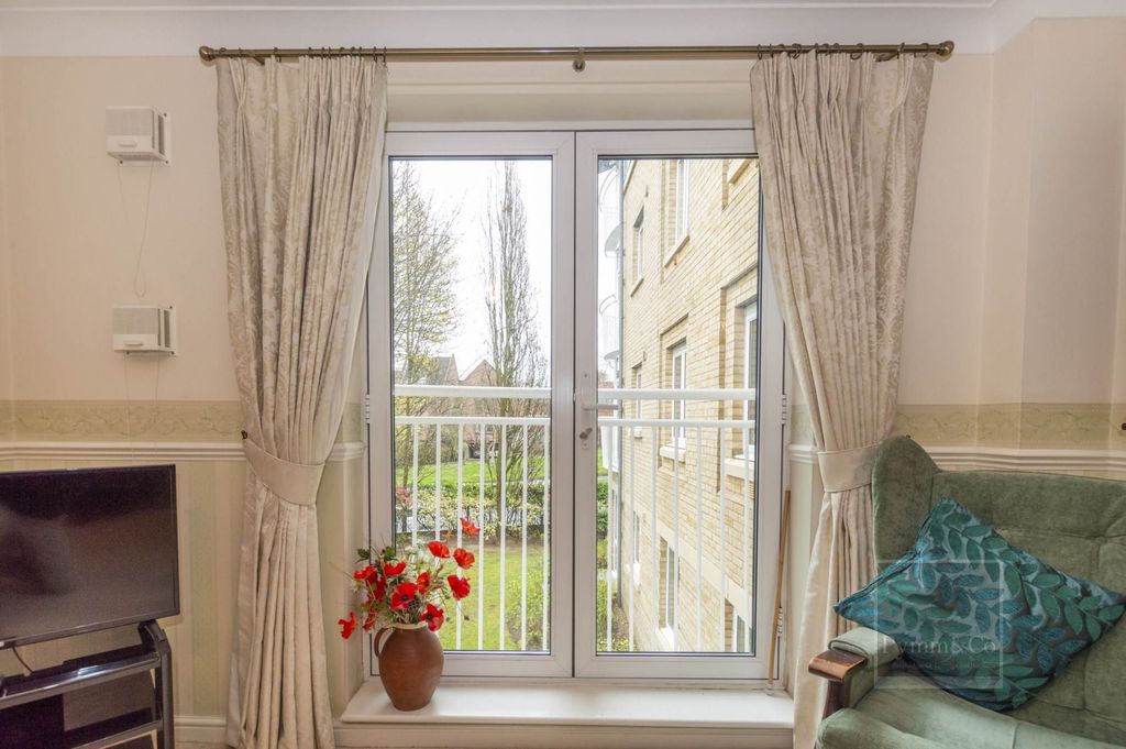 Property photo 3 of 12