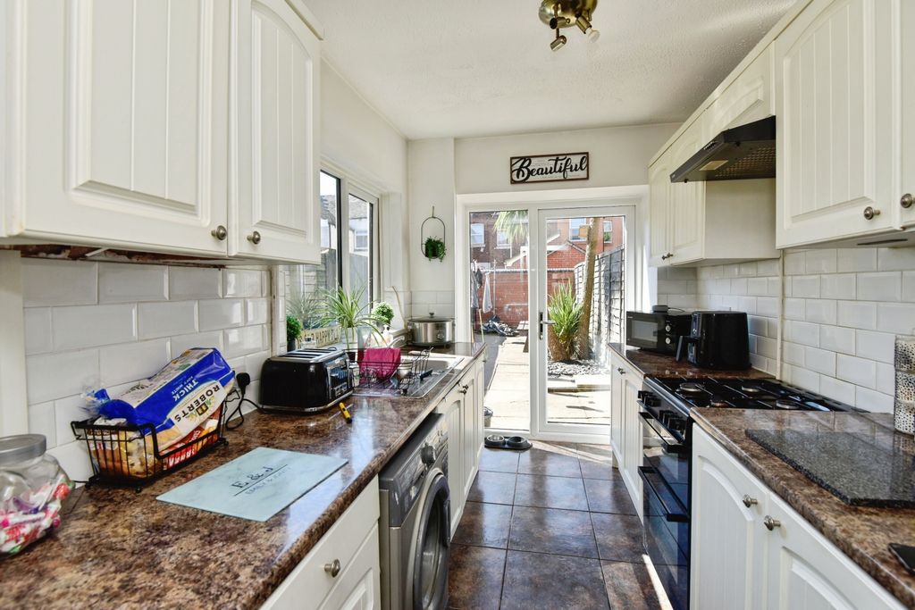 Property photo 3 of 13 Kitchen