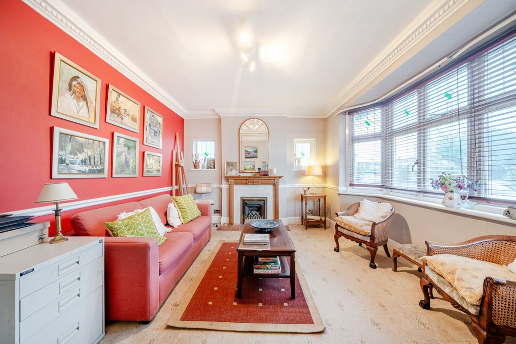 Property photo 3 of 21 1373751-14-691606...