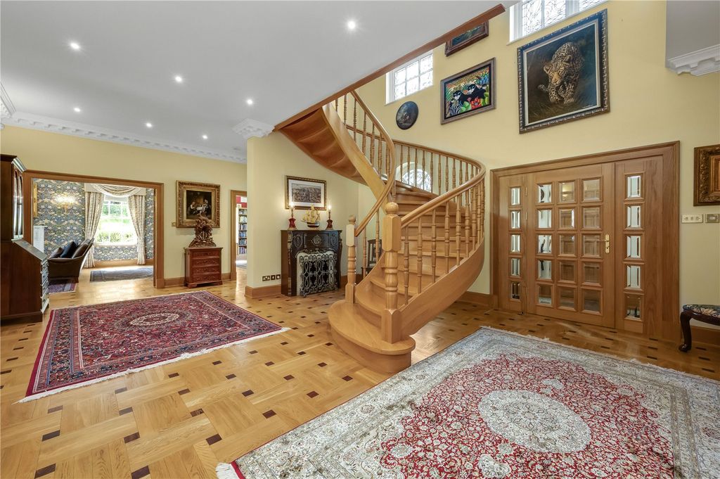 Property photo 2 of 24 Entrance Hall