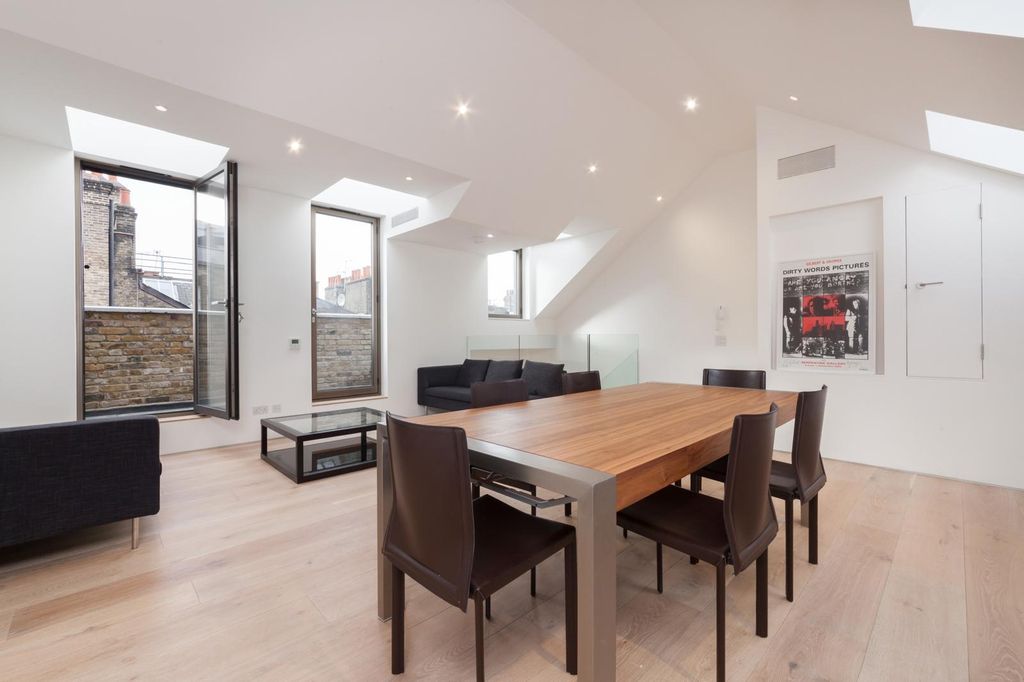 Property photo 1 of 10 Dining Room
