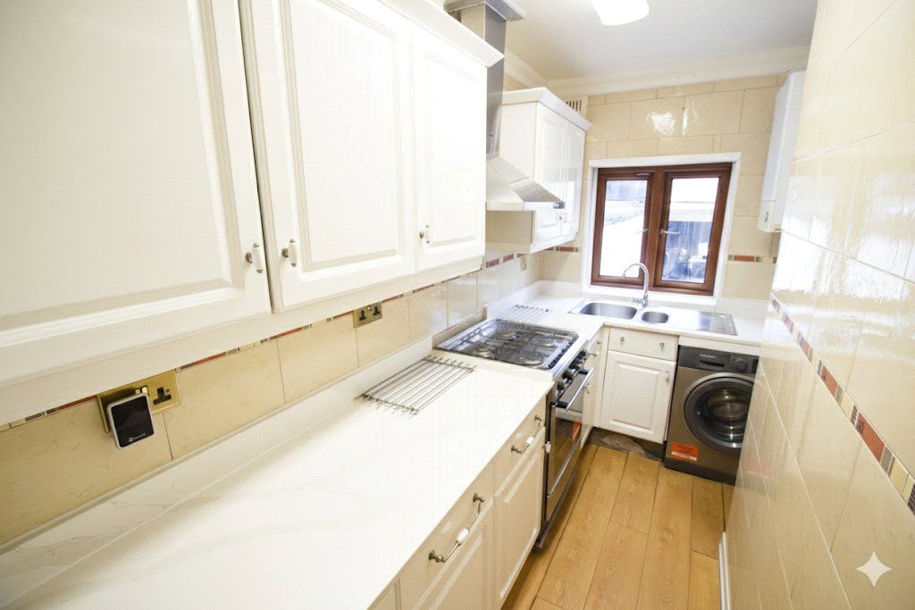 Property photo 3 of 8 Picture No. 29